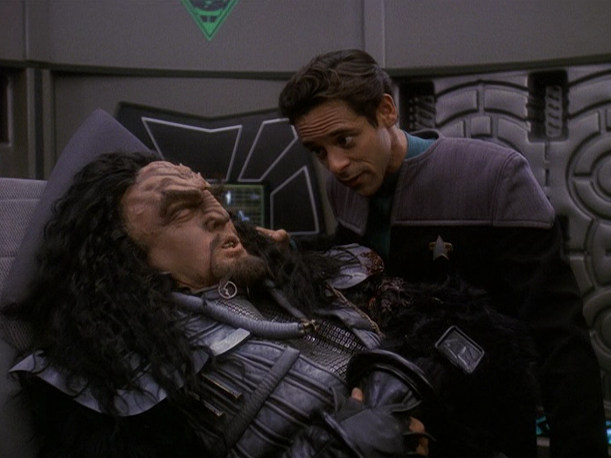 extant_StarTrek_DS9_5x21-SoldiersOfTheEmpire_00056.jpg