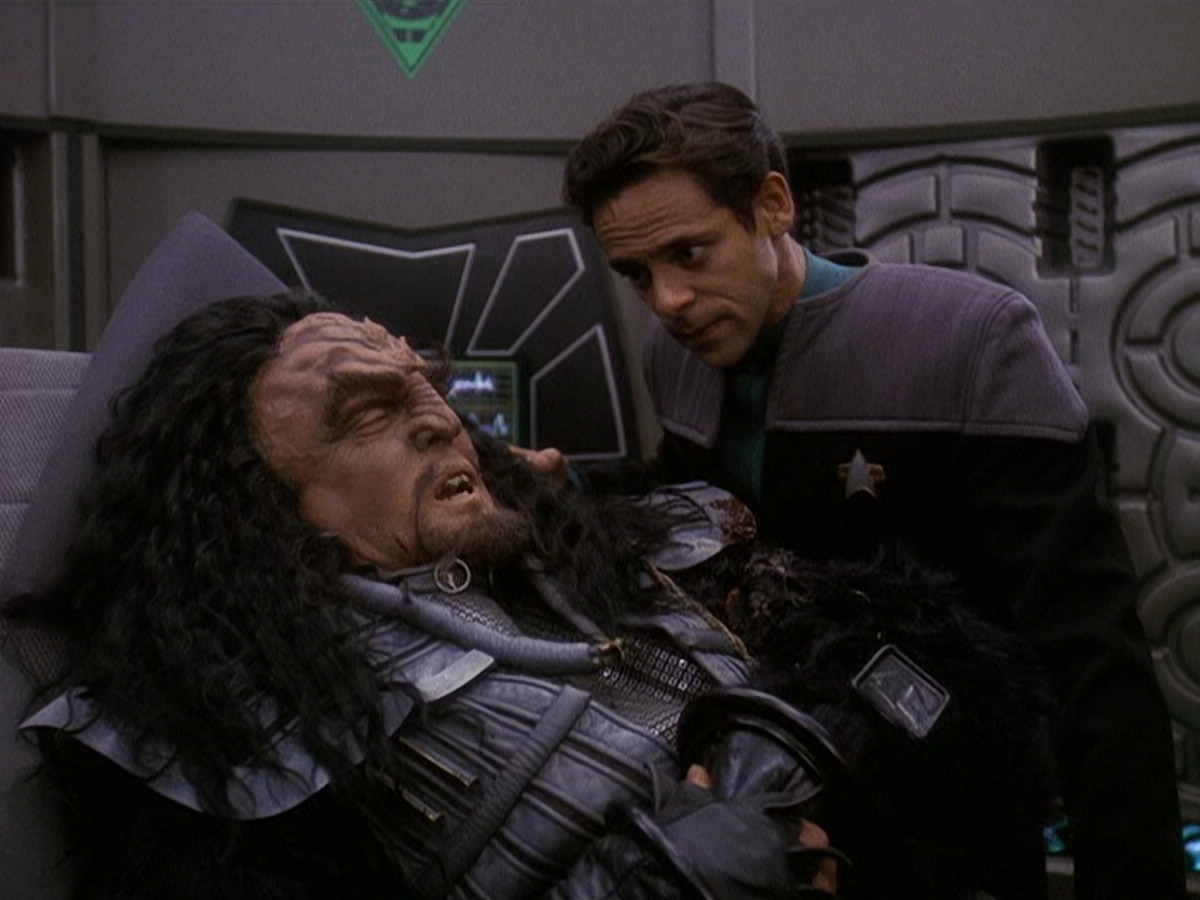 extant_StarTrek_DS9_5x21-SoldiersOfTheEmpire_00059.jpg