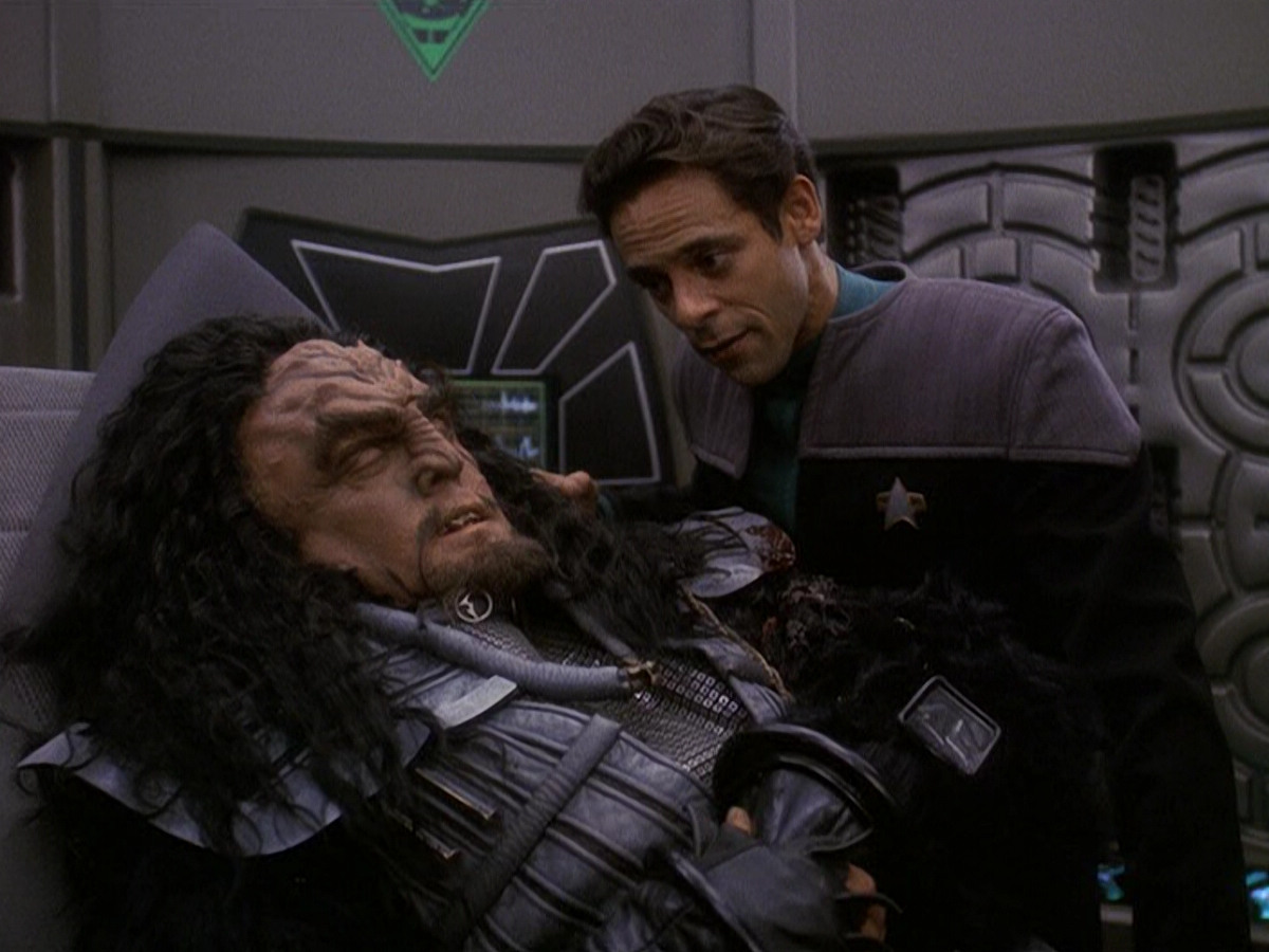 extant_StarTrek_DS9_5x21-SoldiersOfTheEmpire_00063.jpg