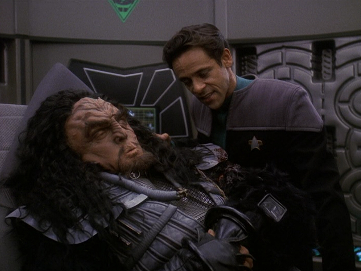 extant_StarTrek_DS9_5x21-SoldiersOfTheEmpire_00065.jpg