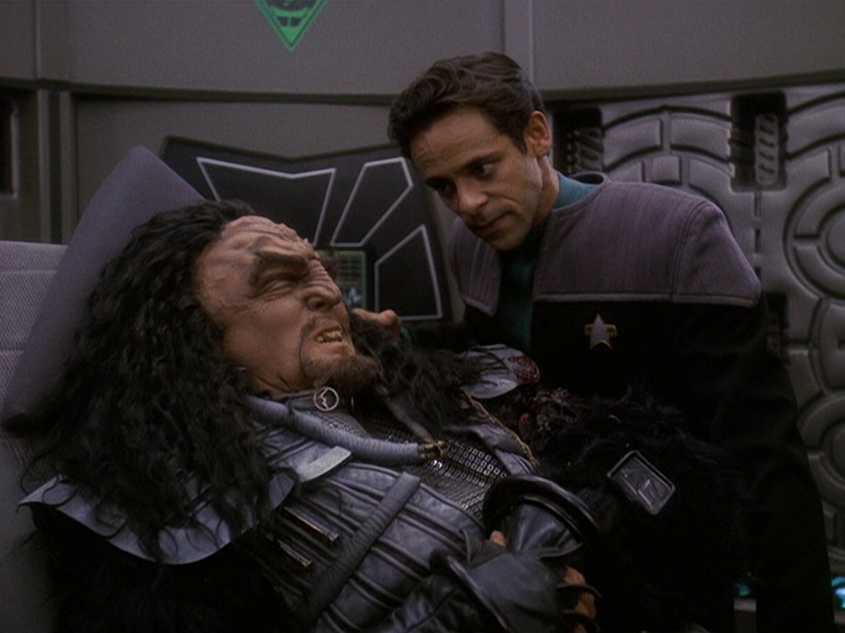 extant_StarTrek_DS9_5x21-SoldiersOfTheEmpire_00067.jpg