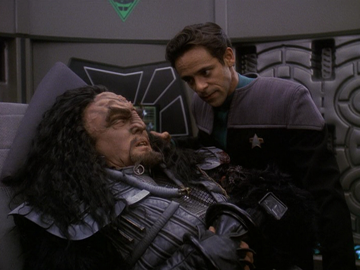extant_StarTrek_DS9_5x21-SoldiersOfTheEmpire_00068.jpg