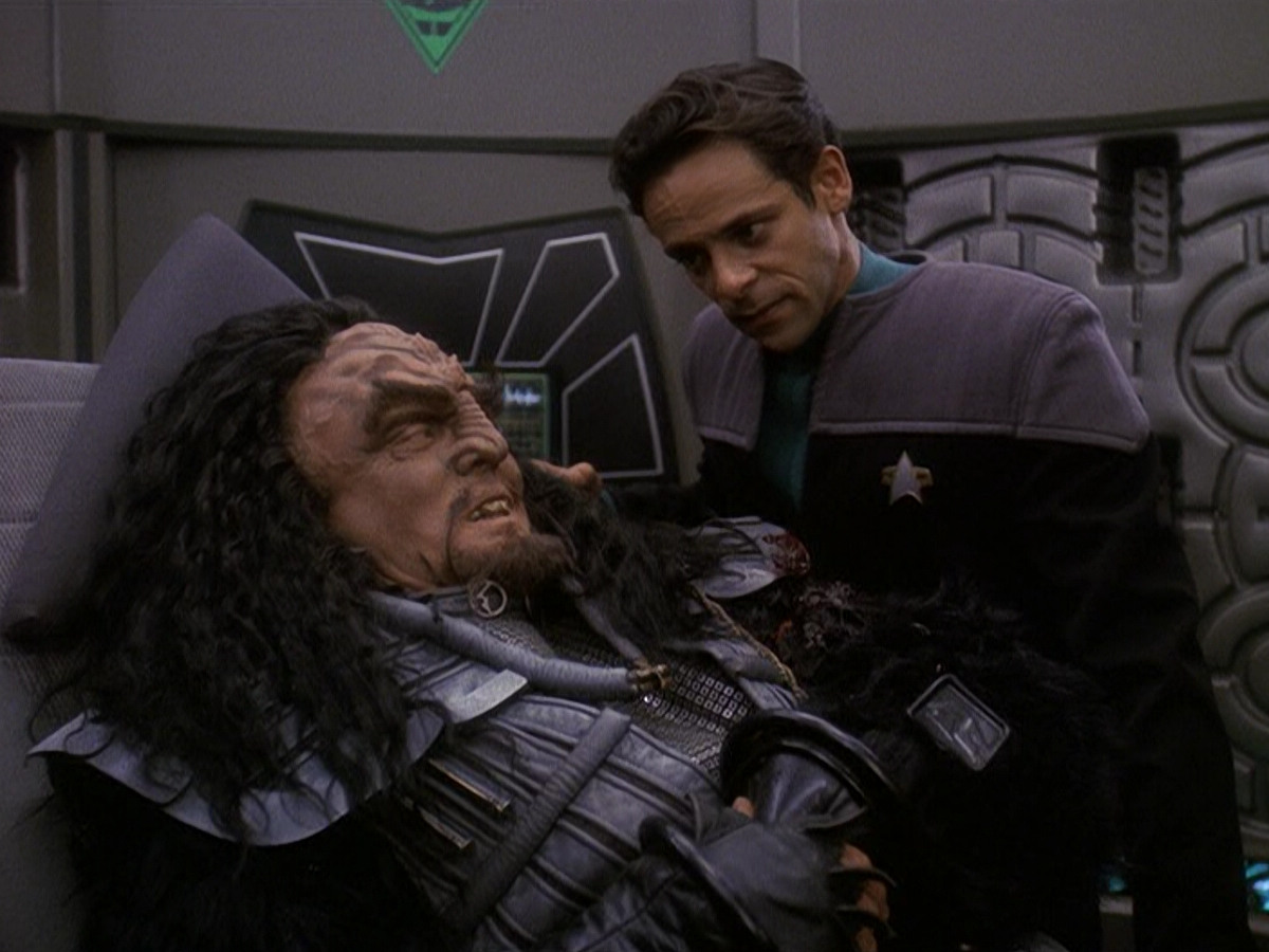 extant_StarTrek_DS9_5x21-SoldiersOfTheEmpire_00072.jpg