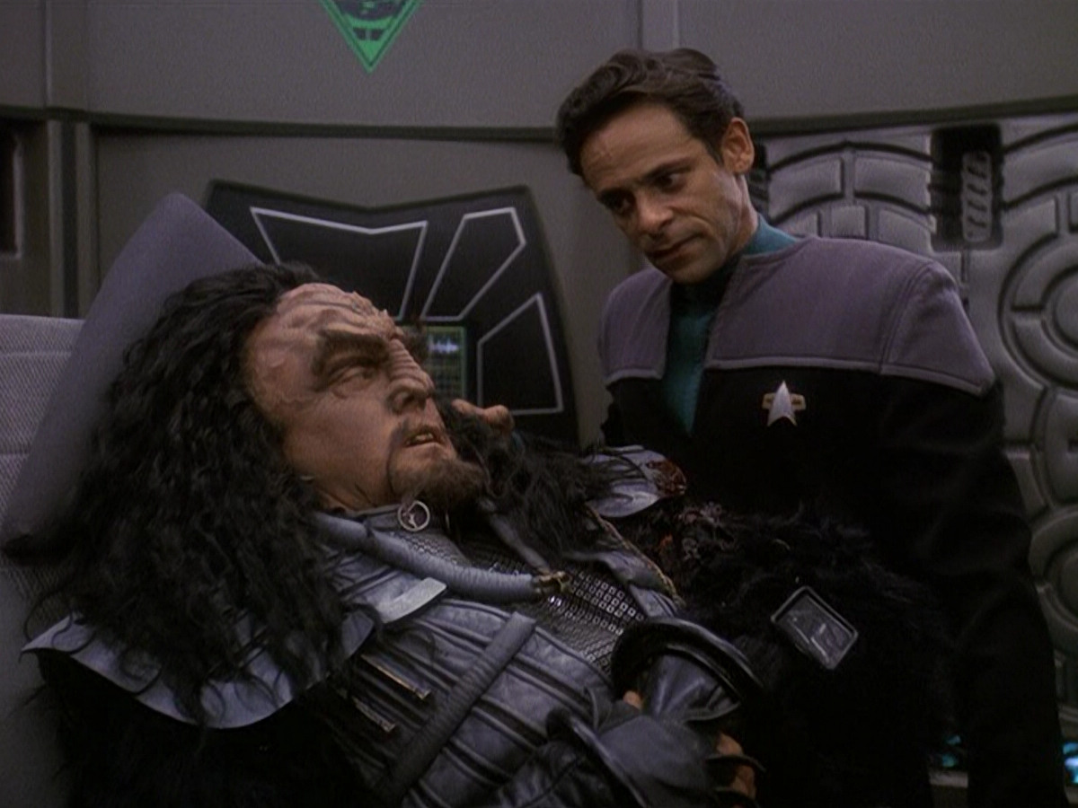 extant_StarTrek_DS9_5x21-SoldiersOfTheEmpire_00073.jpg
