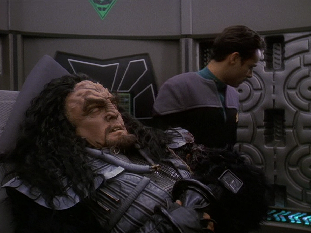 extant_StarTrek_DS9_5x21-SoldiersOfTheEmpire_00075.jpg