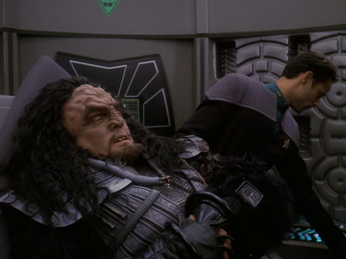 extant_StarTrek_DS9_5x21-SoldiersOfTheEmpire_00076.jpg