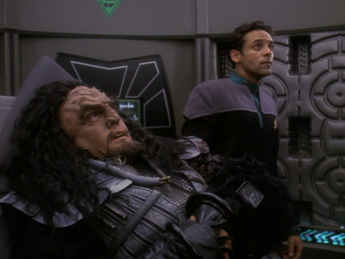 extant_StarTrek_DS9_5x21-SoldiersOfTheEmpire_00078.jpg