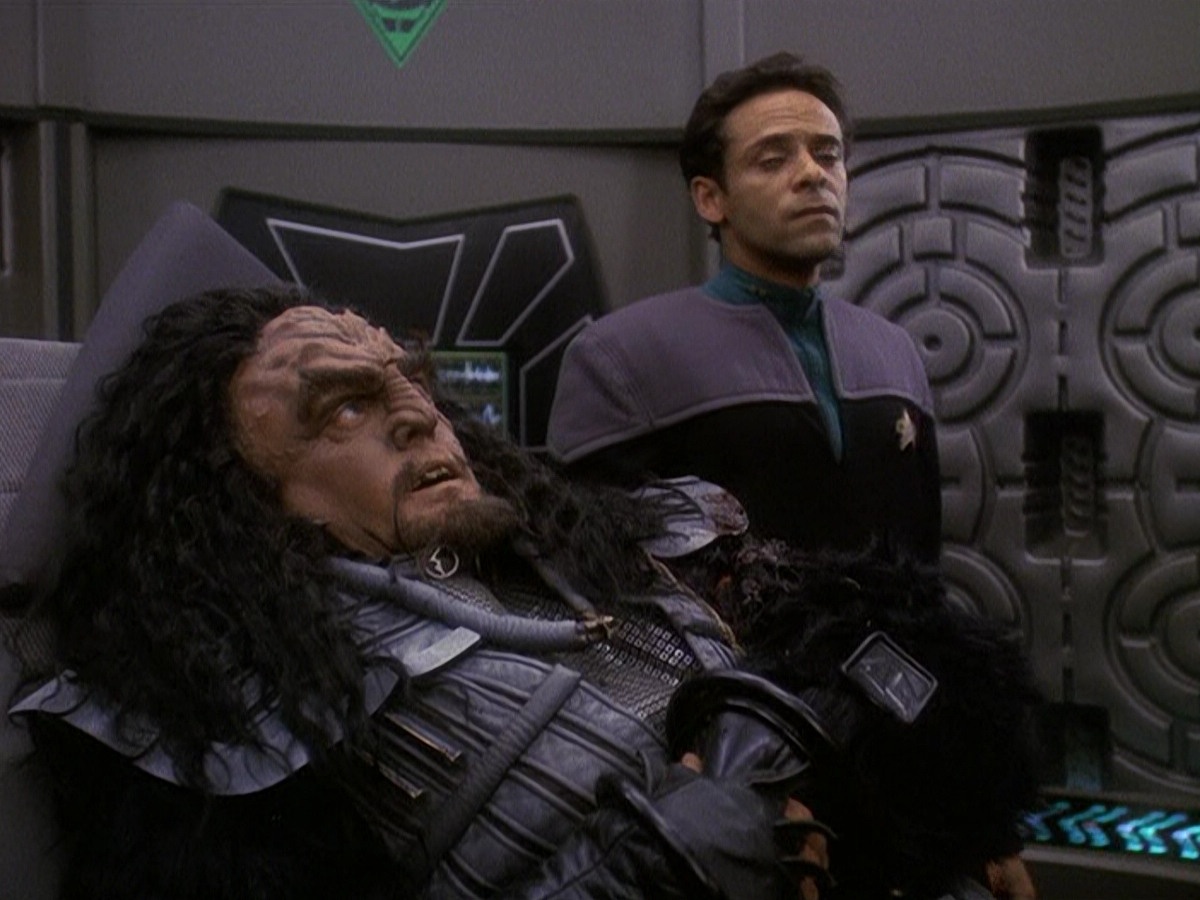 extant_StarTrek_DS9_5x21-SoldiersOfTheEmpire_00081.jpg