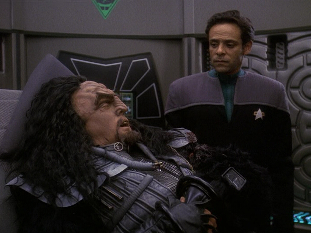 extant_StarTrek_DS9_5x21-SoldiersOfTheEmpire_00083.jpg