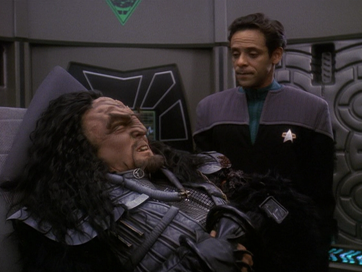 extant_StarTrek_DS9_5x21-SoldiersOfTheEmpire_00085.jpg