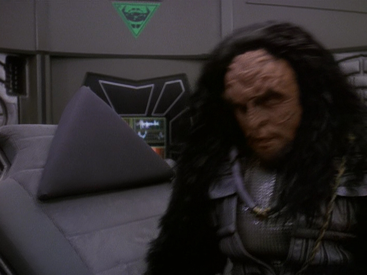 extant_StarTrek_DS9_5x21-SoldiersOfTheEmpire_00087.jpg
