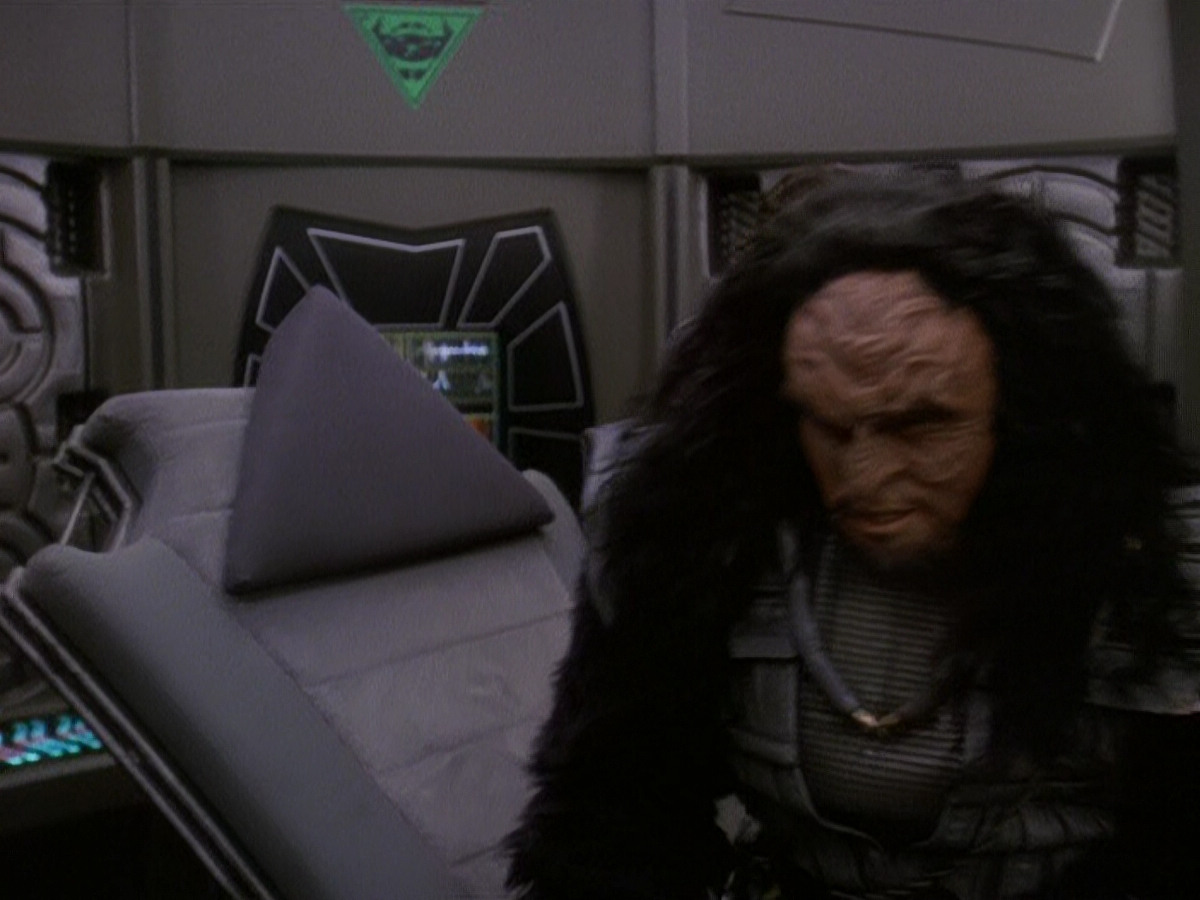 extant_StarTrek_DS9_5x21-SoldiersOfTheEmpire_00088.jpg