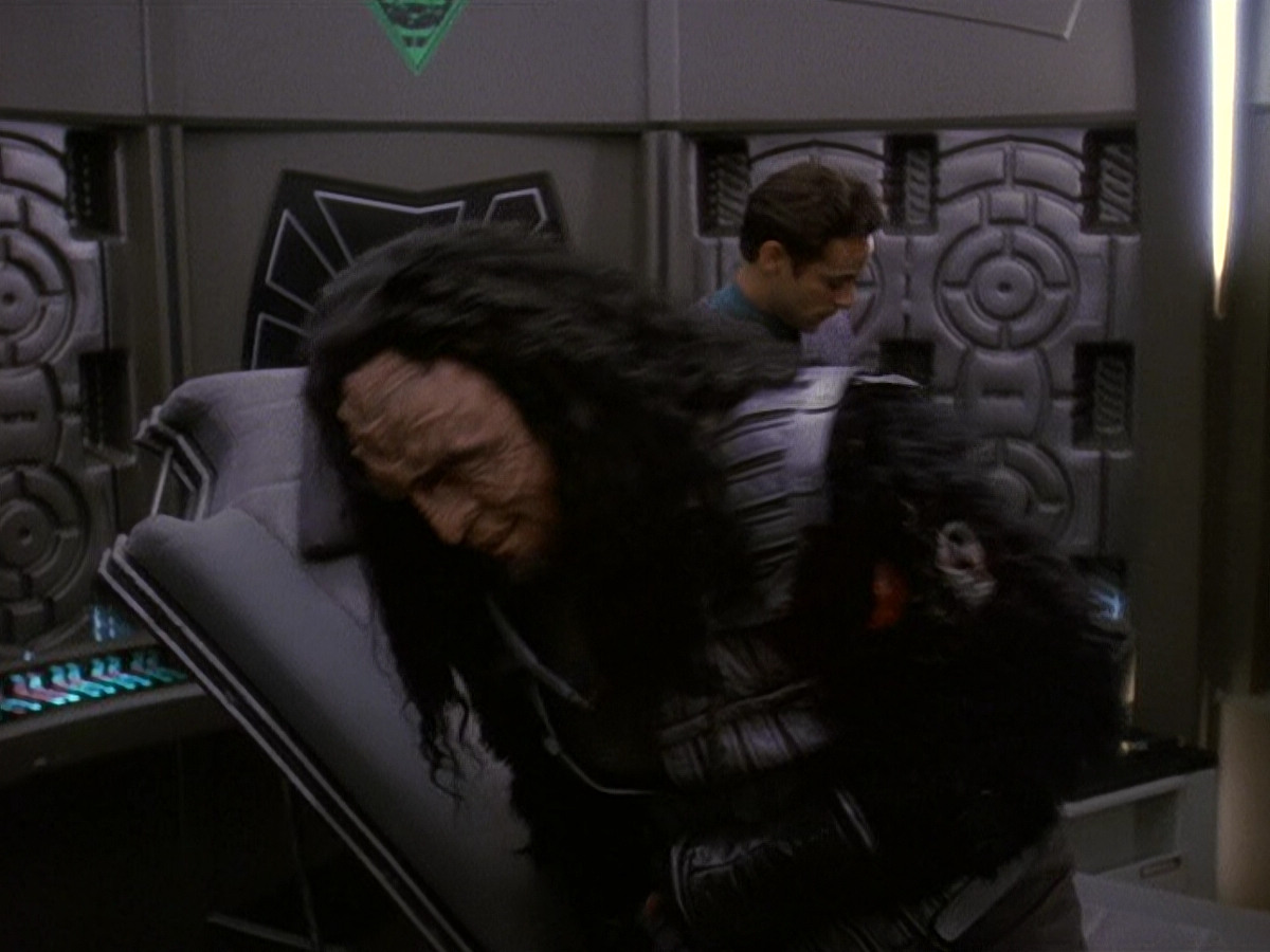 extant_StarTrek_DS9_5x21-SoldiersOfTheEmpire_00089.jpg