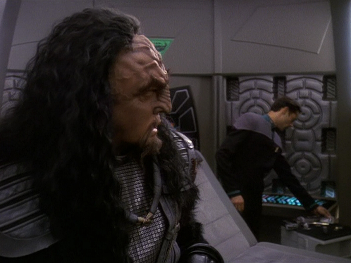 extant_StarTrek_DS9_5x21-SoldiersOfTheEmpire_00092.jpg