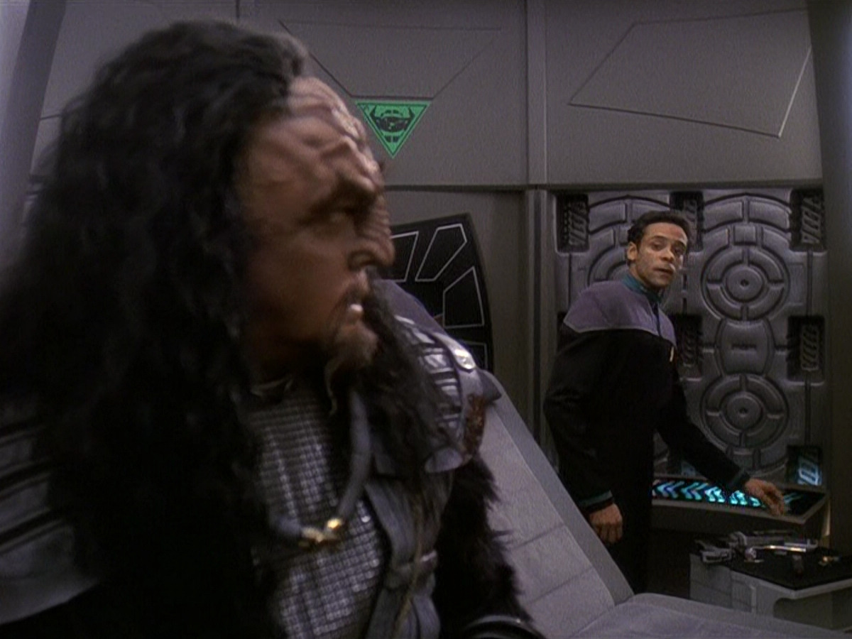 extant_StarTrek_DS9_5x21-SoldiersOfTheEmpire_00093.jpg