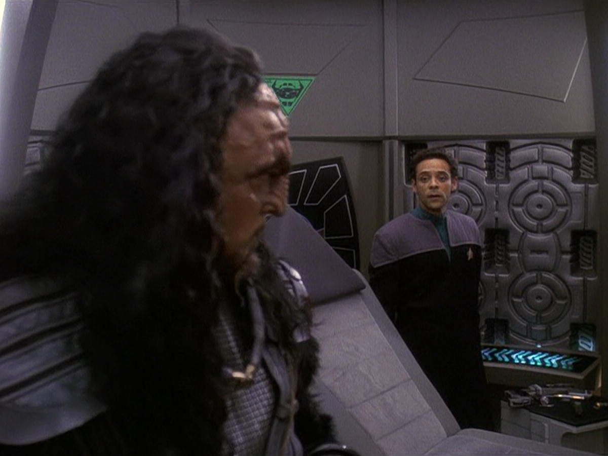 extant_StarTrek_DS9_5x21-SoldiersOfTheEmpire_00095.jpg