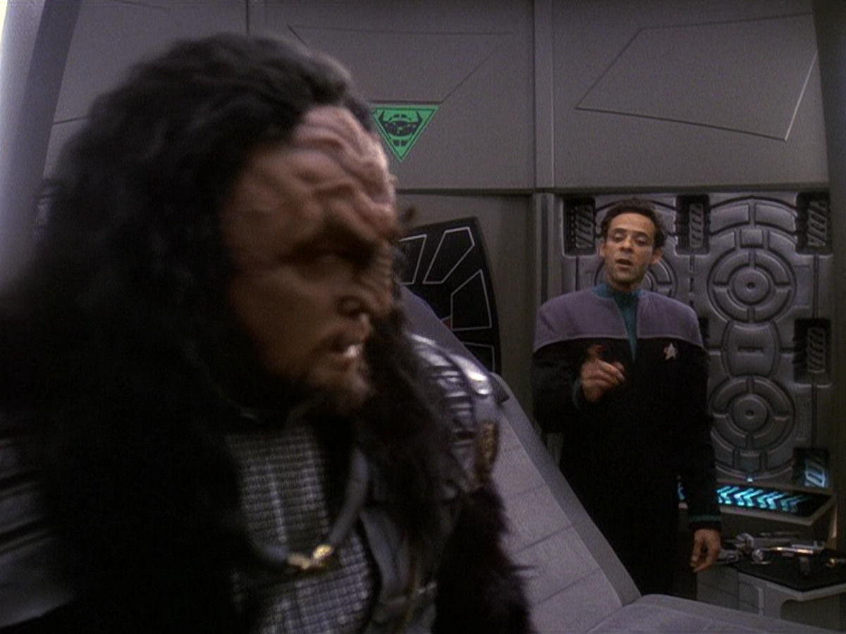 extant_StarTrek_DS9_5x21-SoldiersOfTheEmpire_00096.jpg