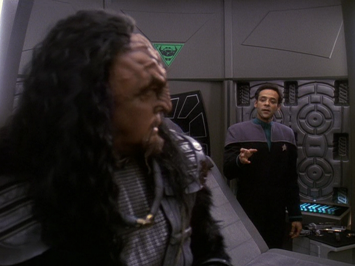 extant_StarTrek_DS9_5x21-SoldiersOfTheEmpire_00097.jpg