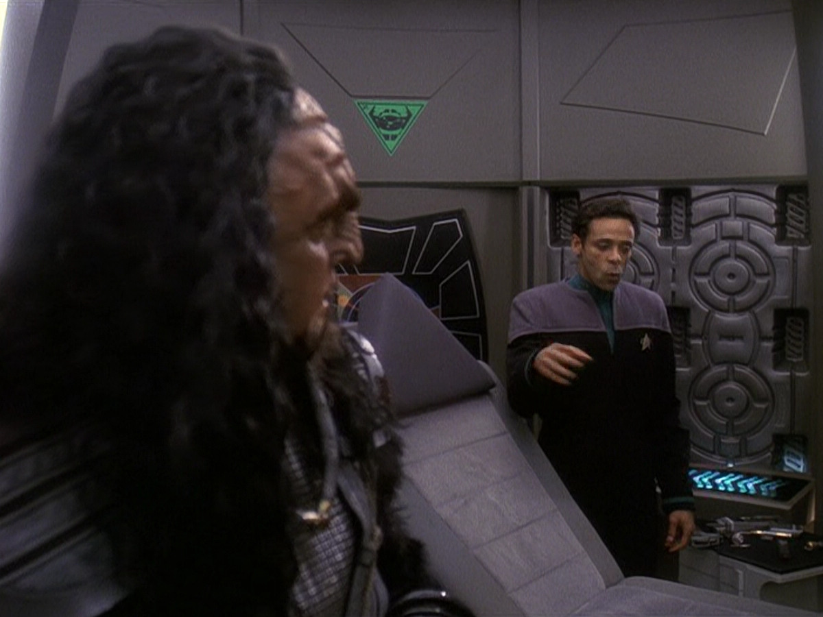 extant_StarTrek_DS9_5x21-SoldiersOfTheEmpire_00098.jpg