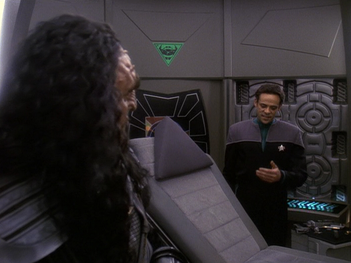 extant_StarTrek_DS9_5x21-SoldiersOfTheEmpire_00101.jpg