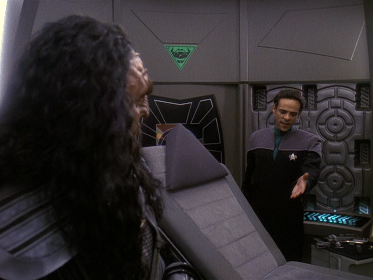 extant_StarTrek_DS9_5x21-SoldiersOfTheEmpire_00102.jpg