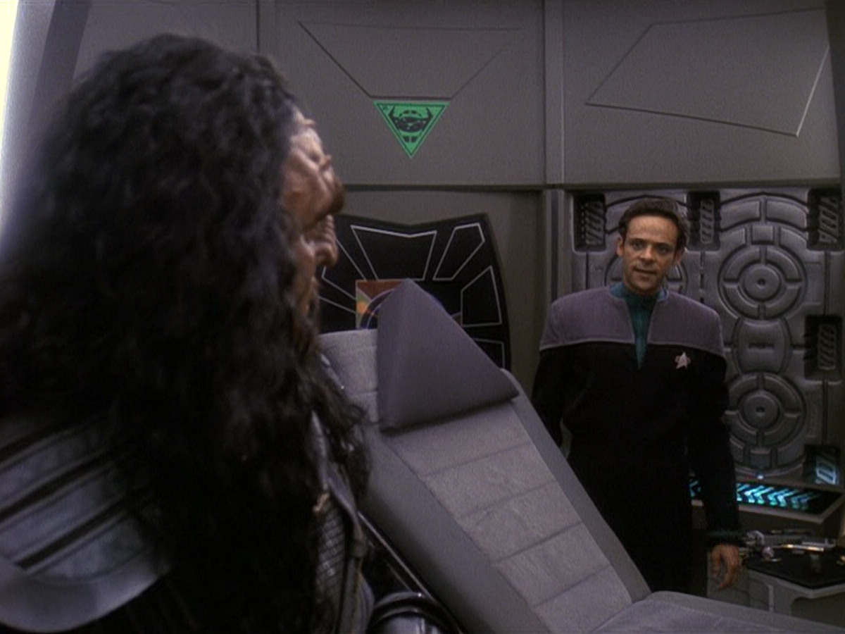 extant_StarTrek_DS9_5x21-SoldiersOfTheEmpire_00103.jpg