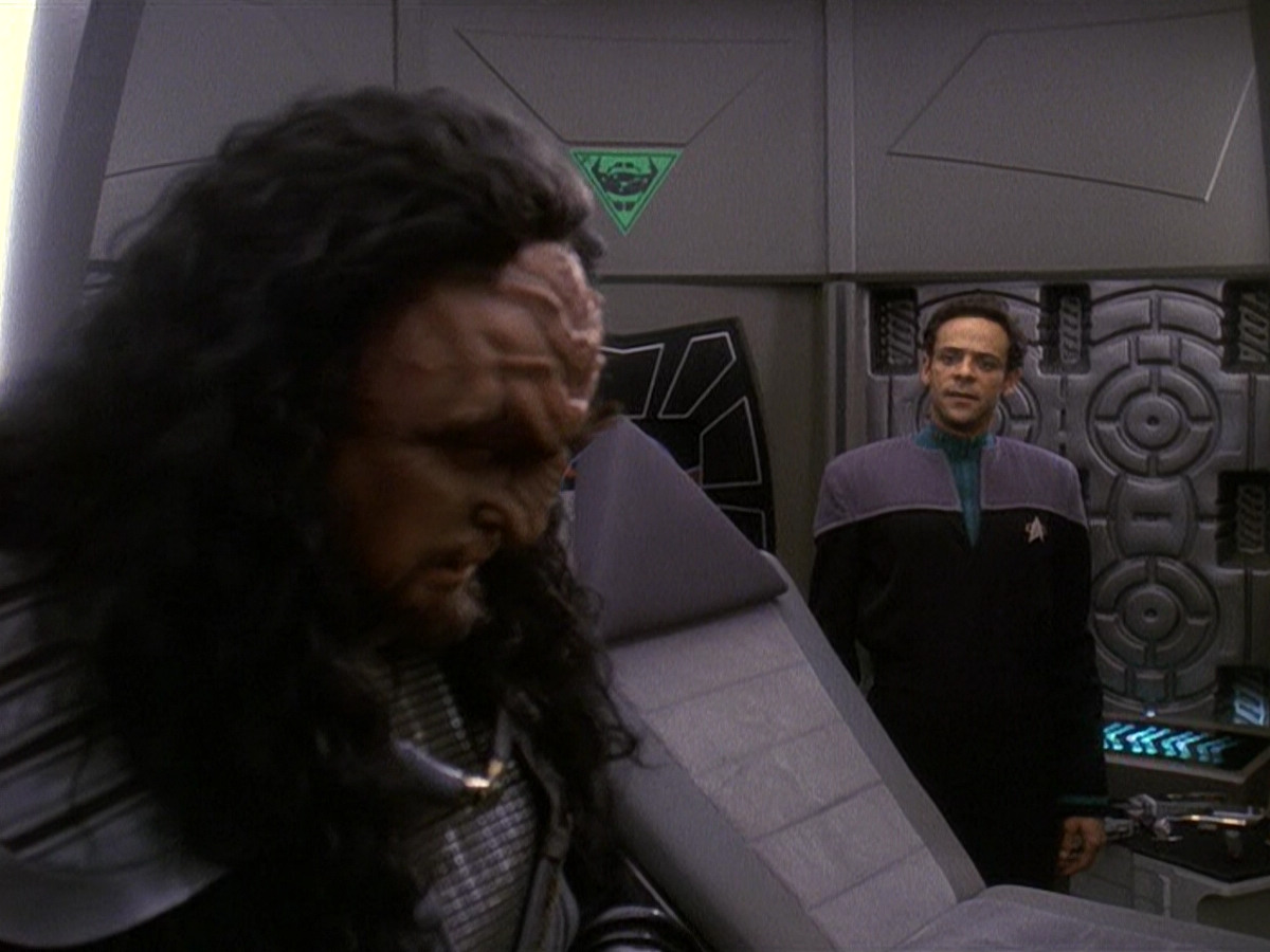 extant_StarTrek_DS9_5x21-SoldiersOfTheEmpire_00105.jpg