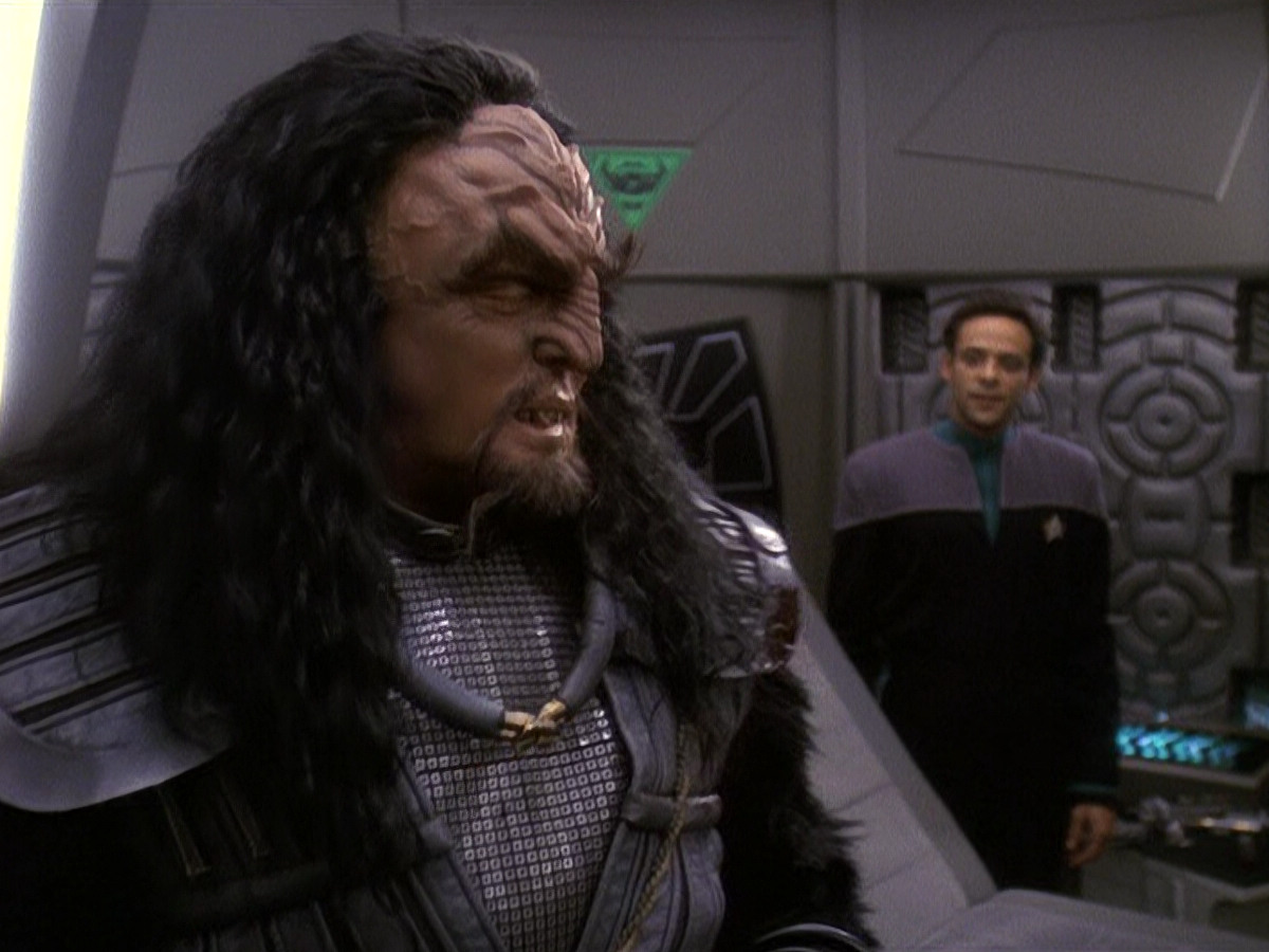 extant_StarTrek_DS9_5x21-SoldiersOfTheEmpire_00109.jpg