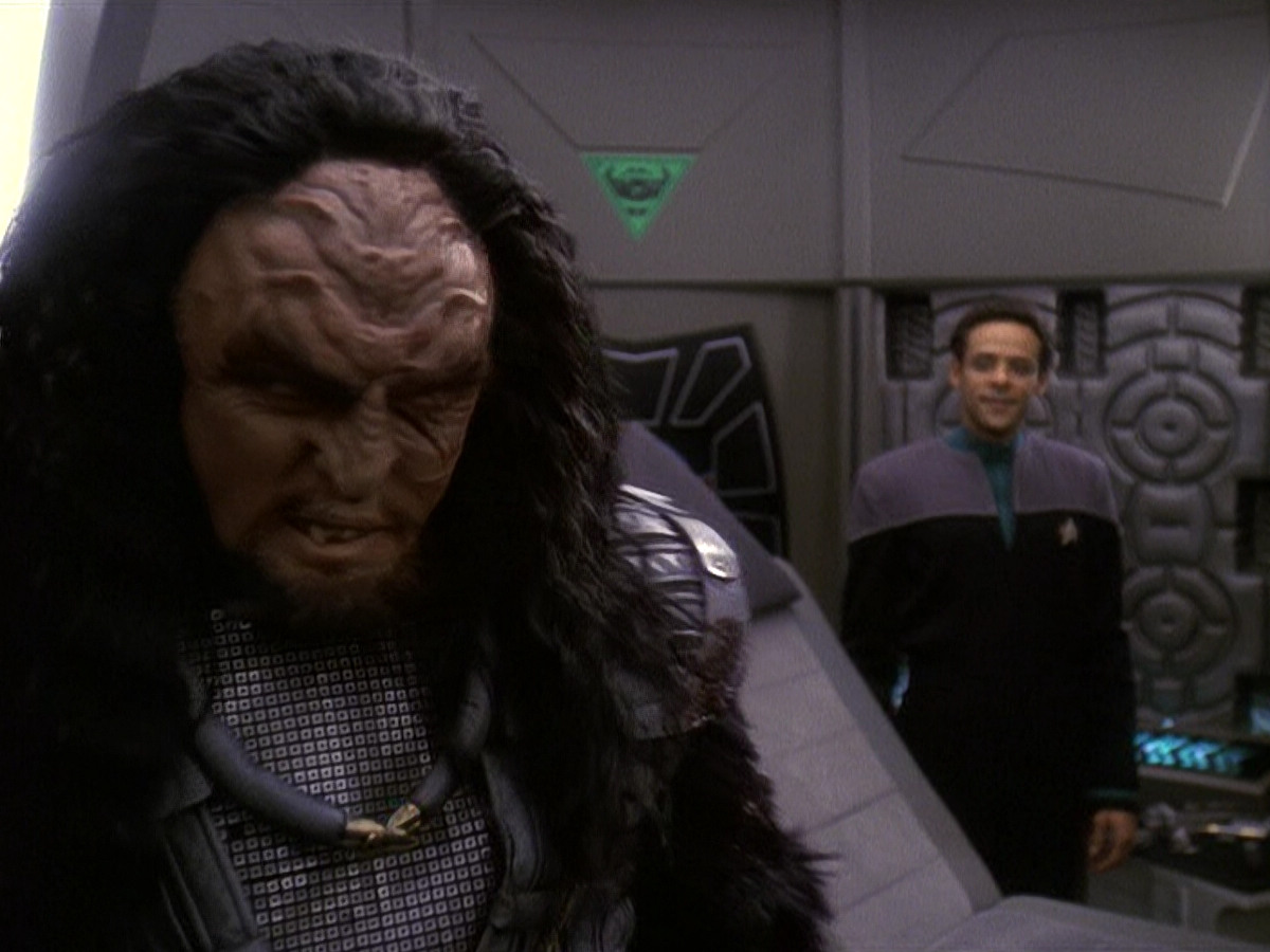 extant_StarTrek_DS9_5x21-SoldiersOfTheEmpire_00110.jpg