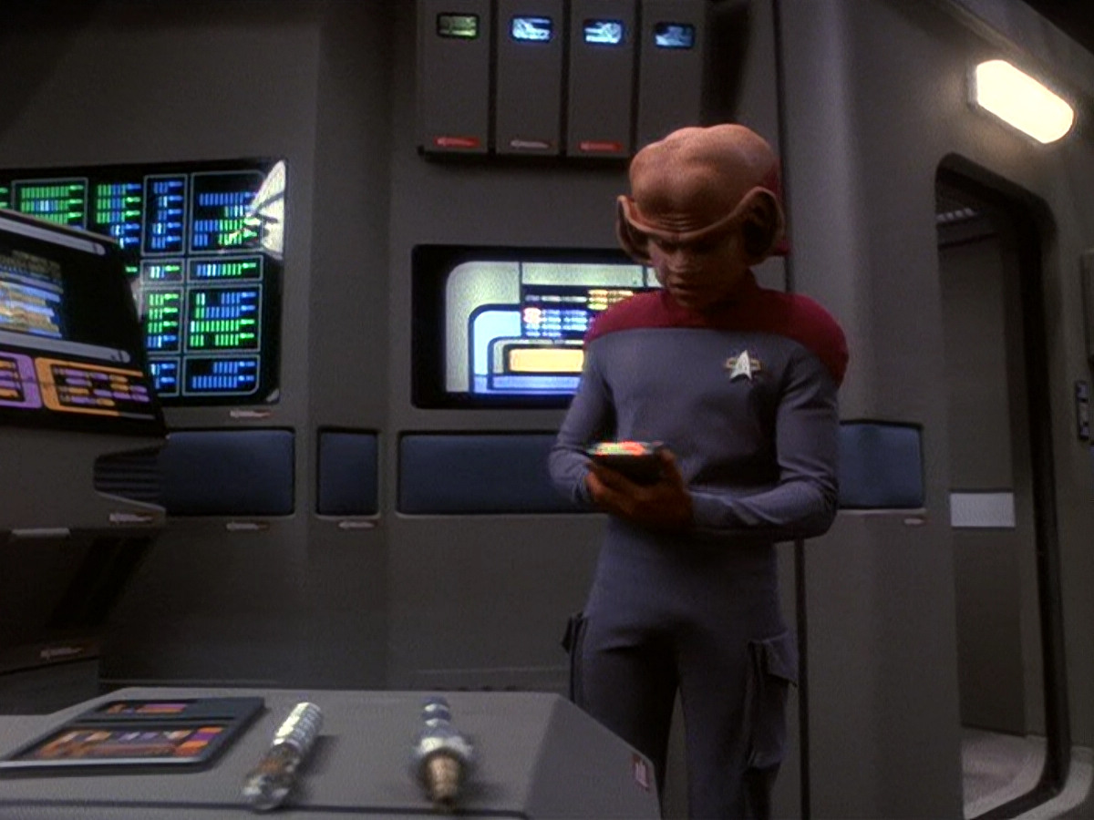 extant_StarTrek_DS9_5x21-SoldiersOfTheEmpire_00129.jpg