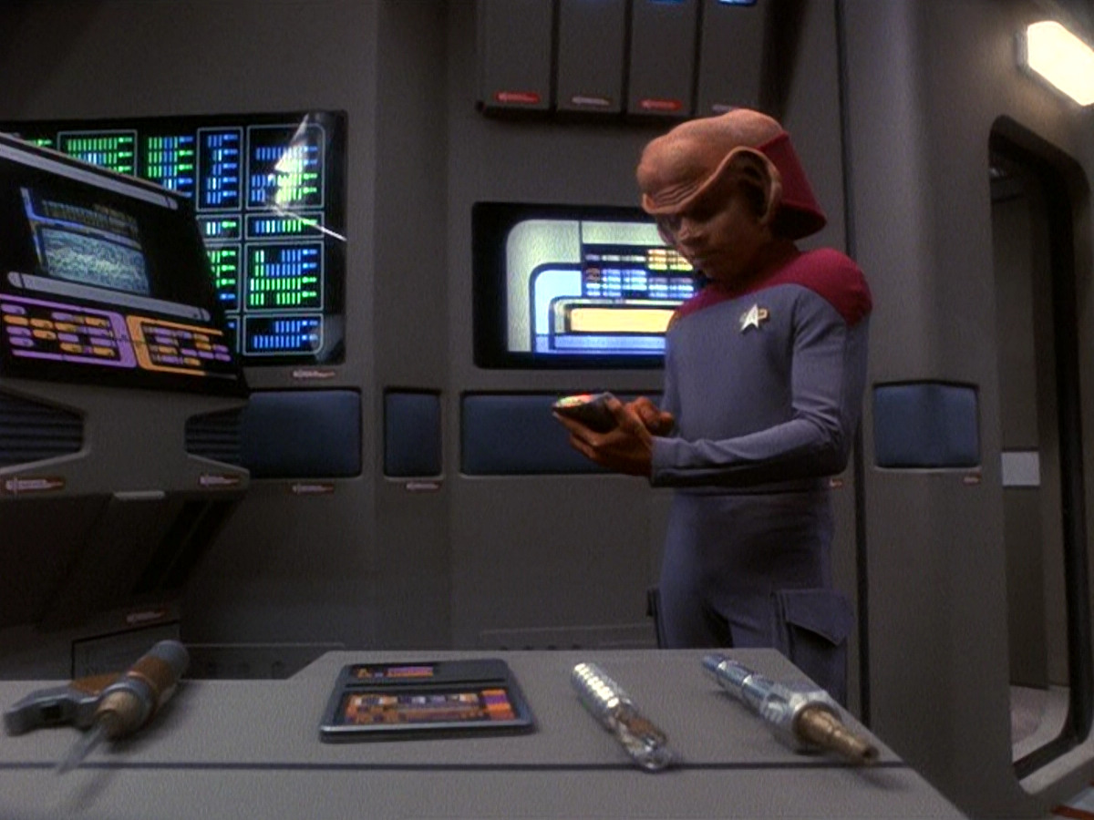 extant_StarTrek_DS9_5x21-SoldiersOfTheEmpire_00133.jpg