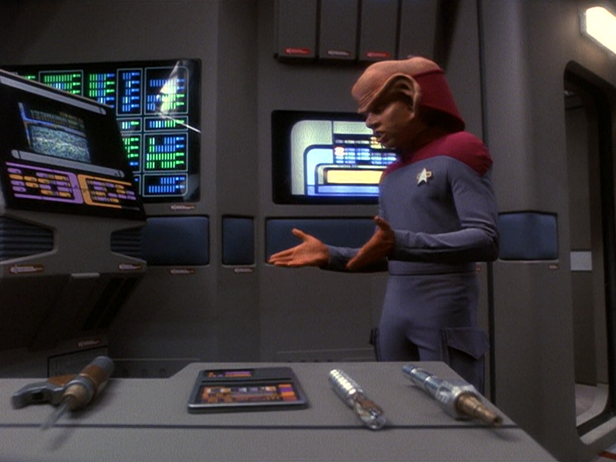 extant_StarTrek_DS9_5x21-SoldiersOfTheEmpire_00141.jpg