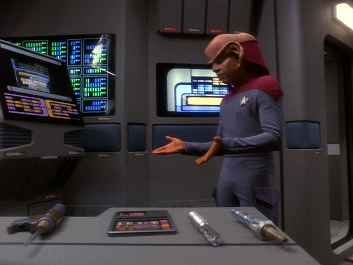 extant_StarTrek_DS9_5x21-SoldiersOfTheEmpire_00143.jpg