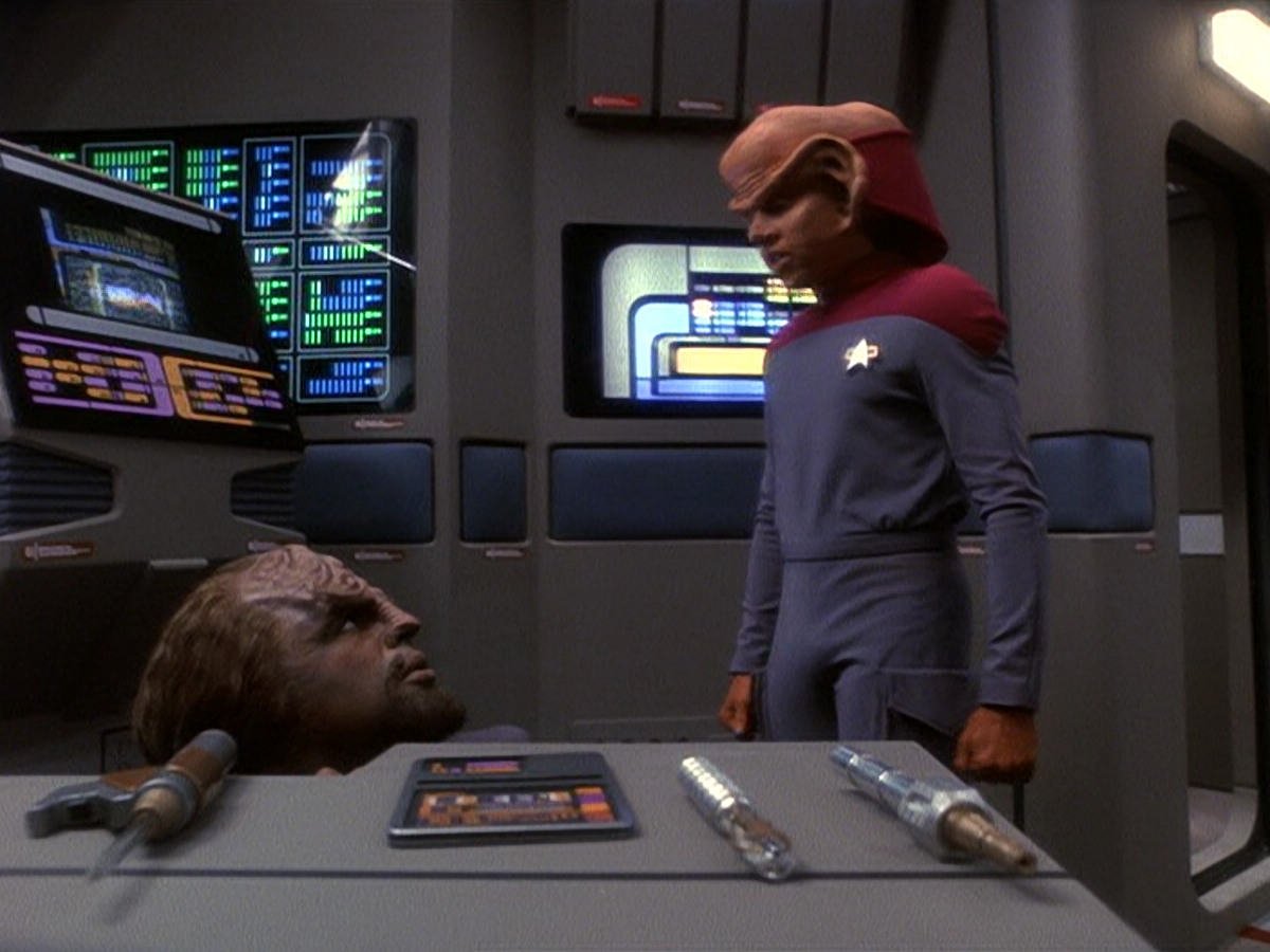 extant_StarTrek_DS9_5x21-SoldiersOfTheEmpire_00148.jpg