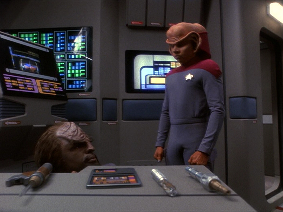 extant_StarTrek_DS9_5x21-SoldiersOfTheEmpire_00151.jpg