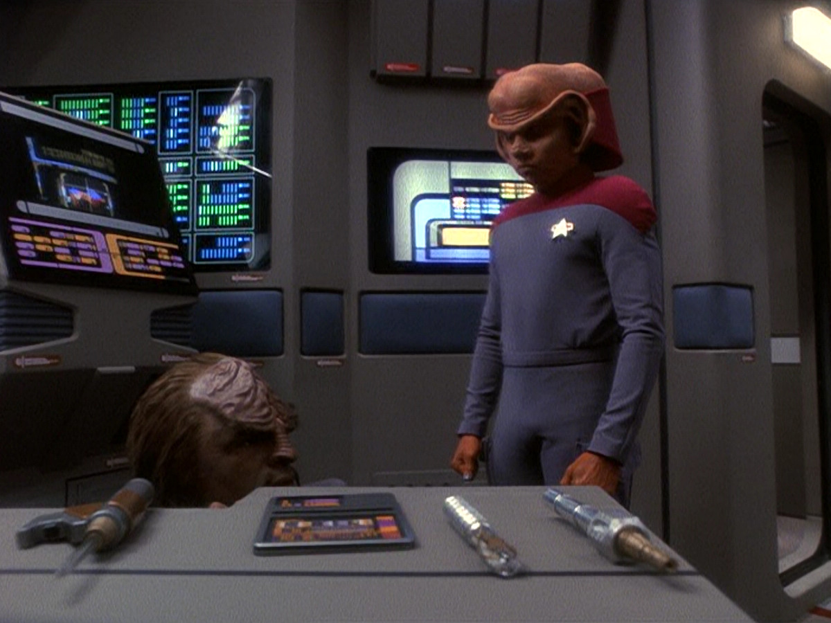 extant_StarTrek_DS9_5x21-SoldiersOfTheEmpire_00152.jpg