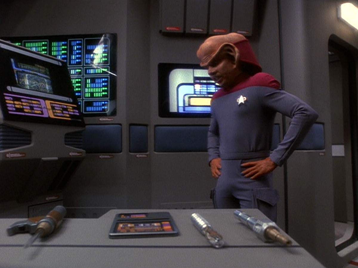 extant_StarTrek_DS9_5x21-SoldiersOfTheEmpire_00161.jpg