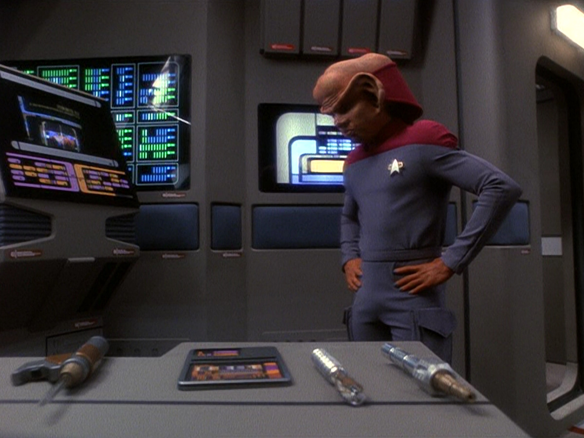 extant_StarTrek_DS9_5x21-SoldiersOfTheEmpire_00164.jpg