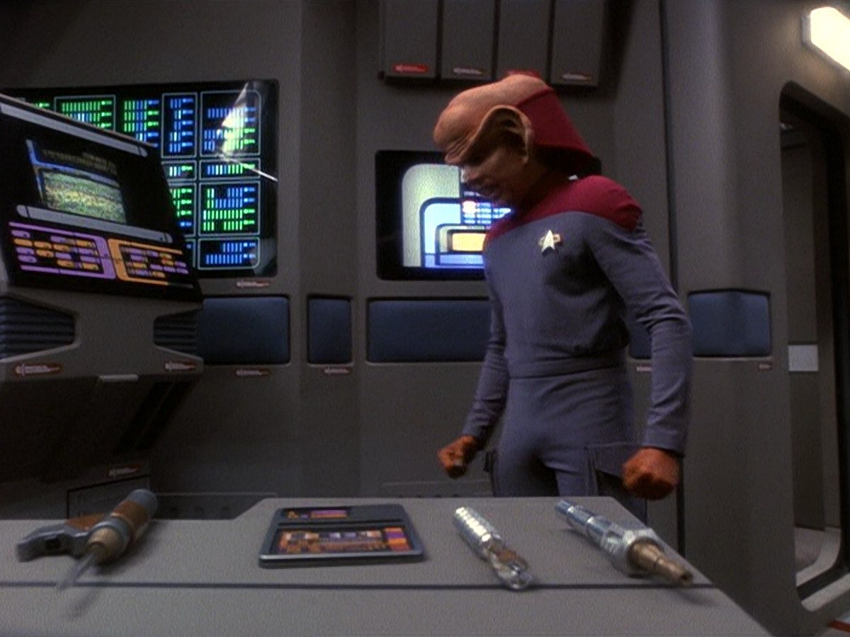 extant_StarTrek_DS9_5x21-SoldiersOfTheEmpire_00167.jpg