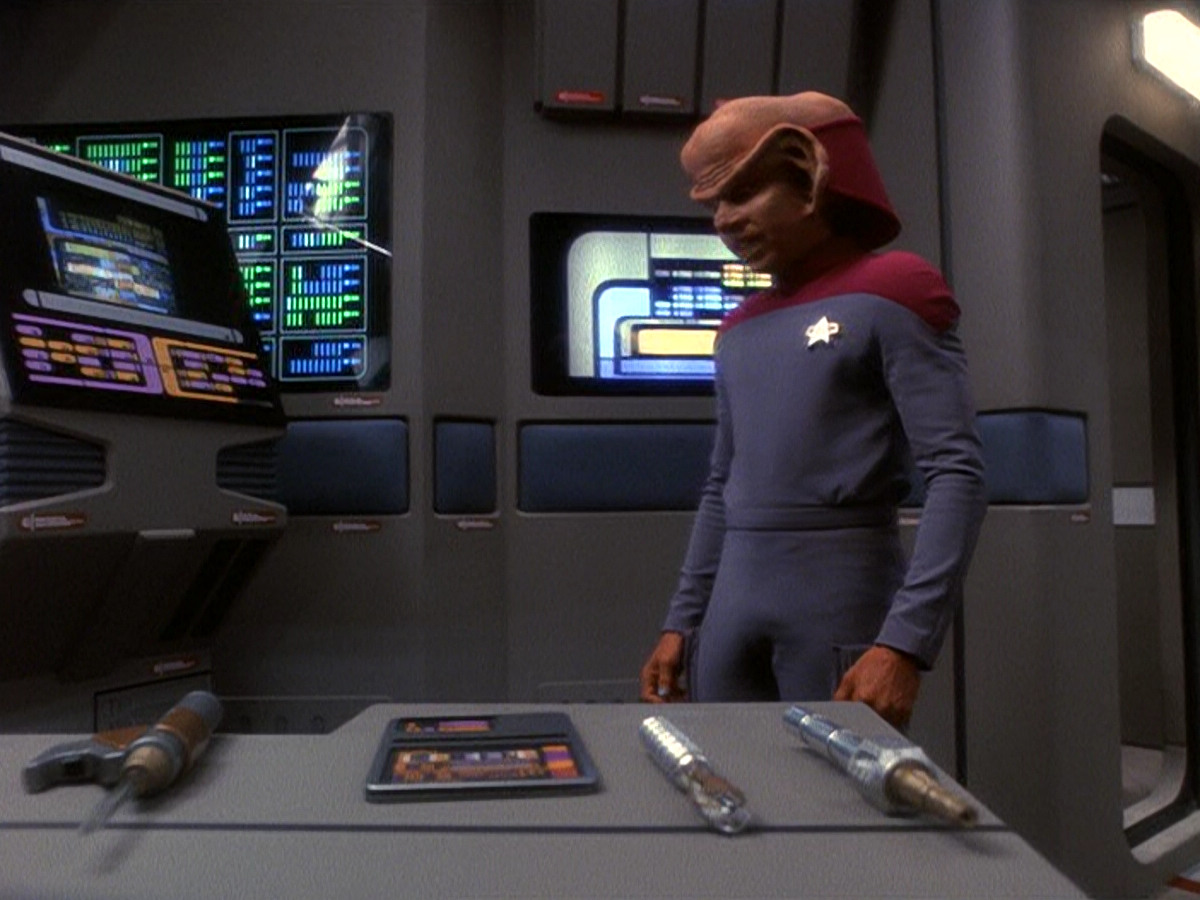 extant_StarTrek_DS9_5x21-SoldiersOfTheEmpire_00169.jpg