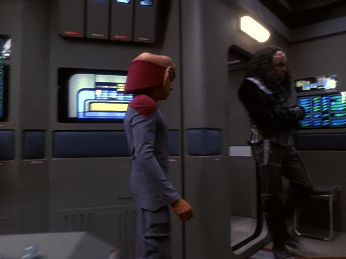 extant_StarTrek_DS9_5x21-SoldiersOfTheEmpire_00172.jpg
