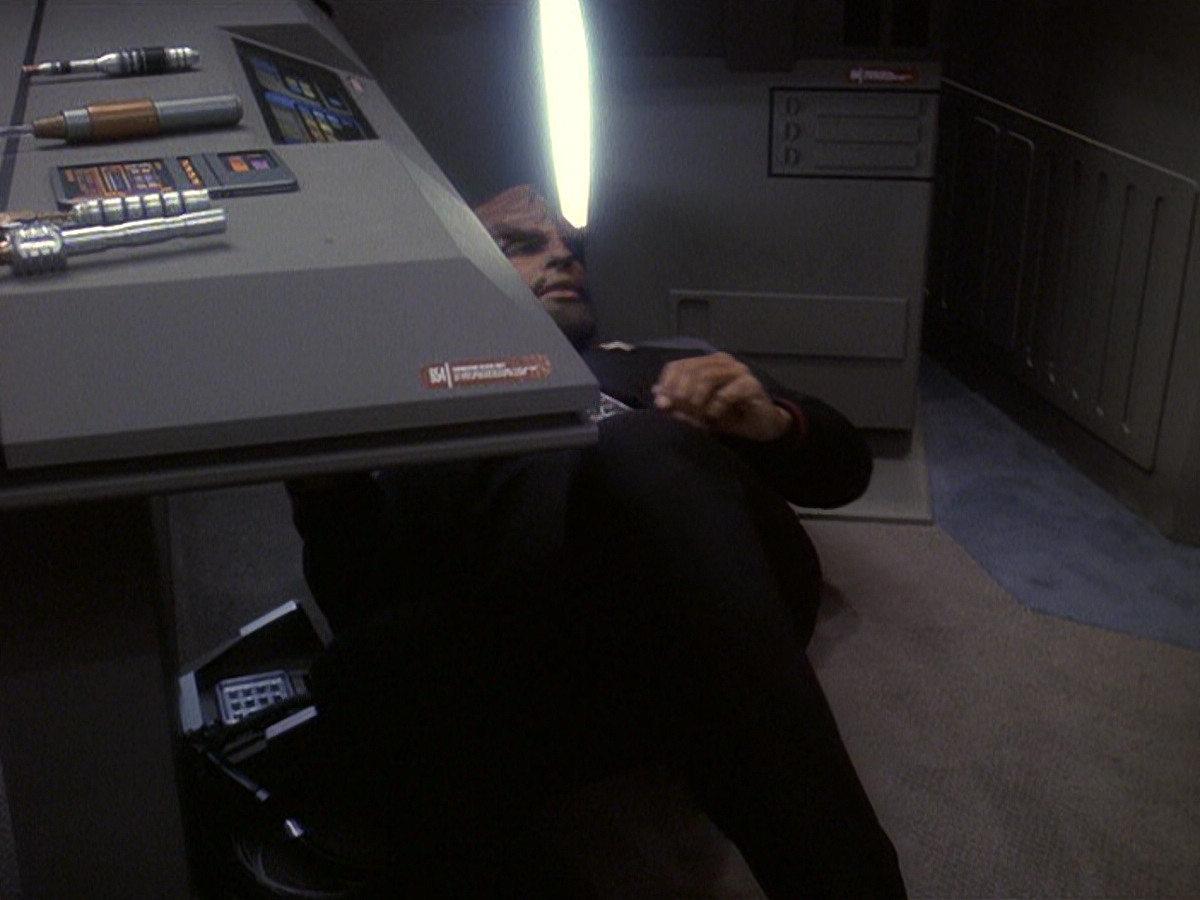 extant_StarTrek_DS9_5x21-SoldiersOfTheEmpire_00179.jpg