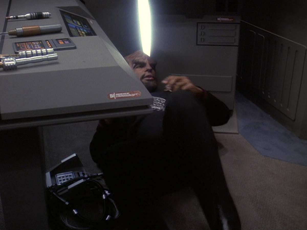 extant_StarTrek_DS9_5x21-SoldiersOfTheEmpire_00180.jpg