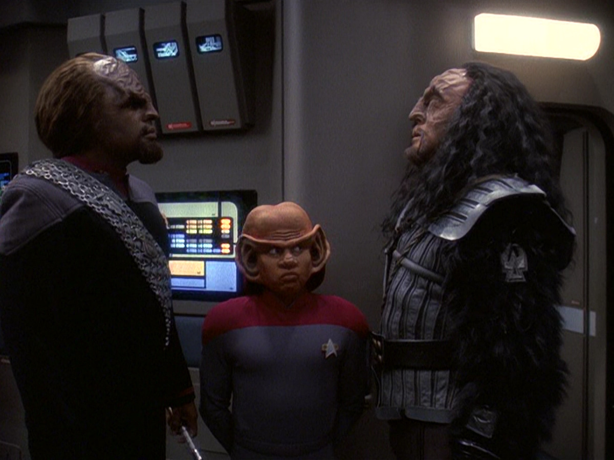 extant_StarTrek_DS9_5x21-SoldiersOfTheEmpire_00193.jpg