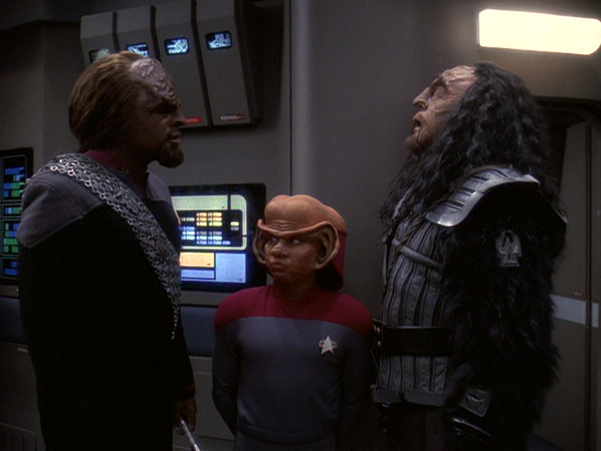 extant_StarTrek_DS9_5x21-SoldiersOfTheEmpire_00198.jpg