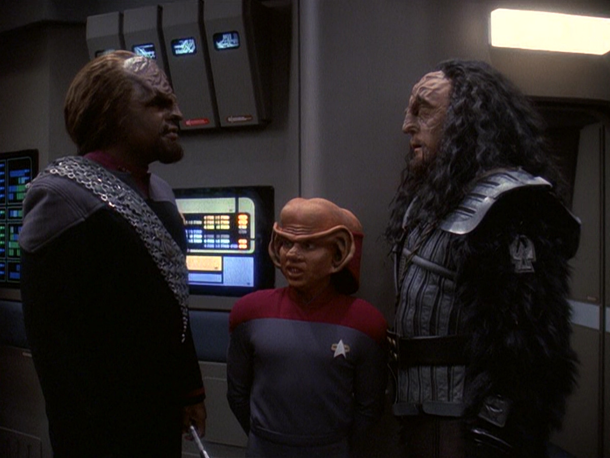 extant_StarTrek_DS9_5x21-SoldiersOfTheEmpire_00200.jpg