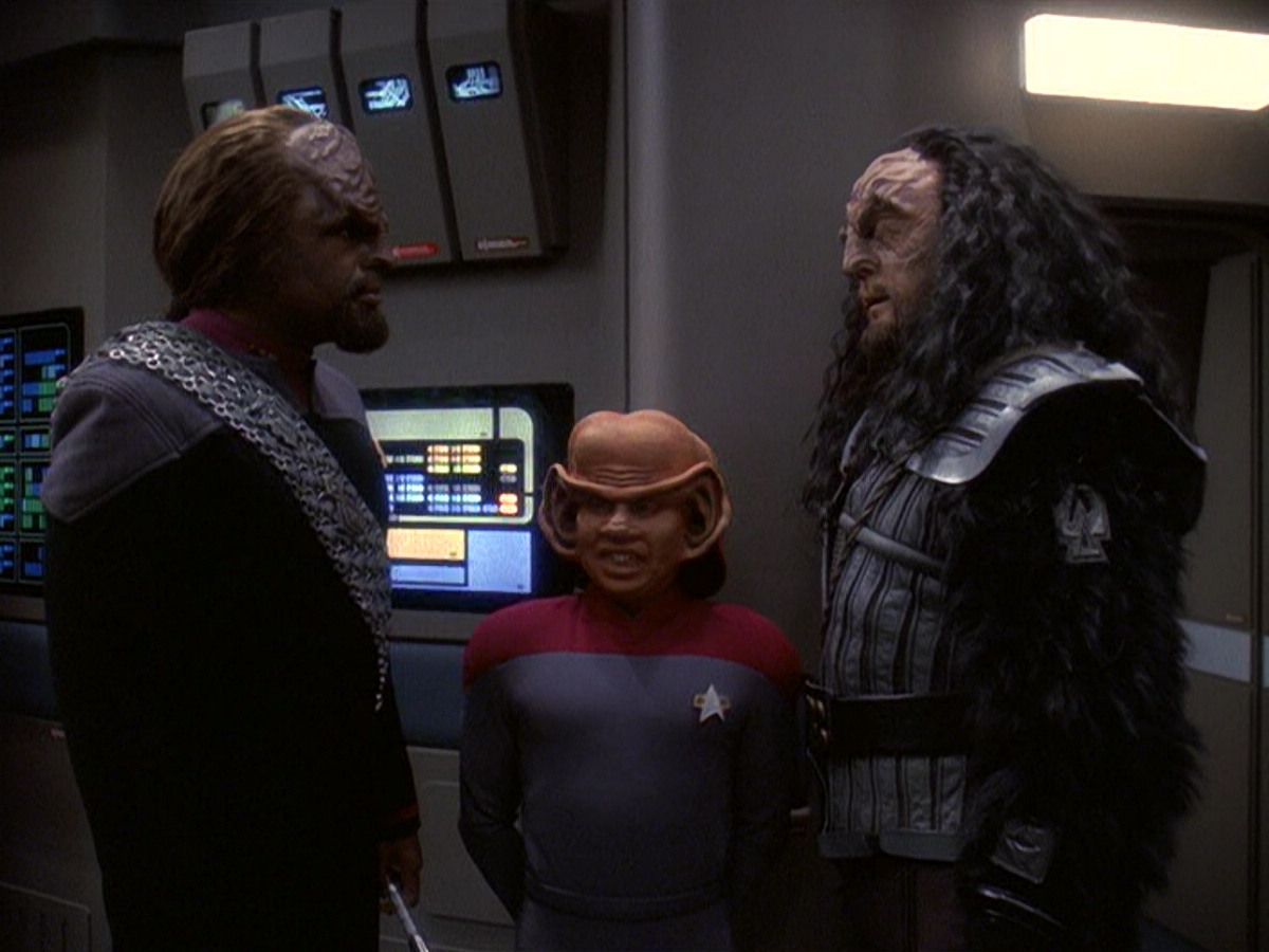 extant_StarTrek_DS9_5x21-SoldiersOfTheEmpire_00202.jpg