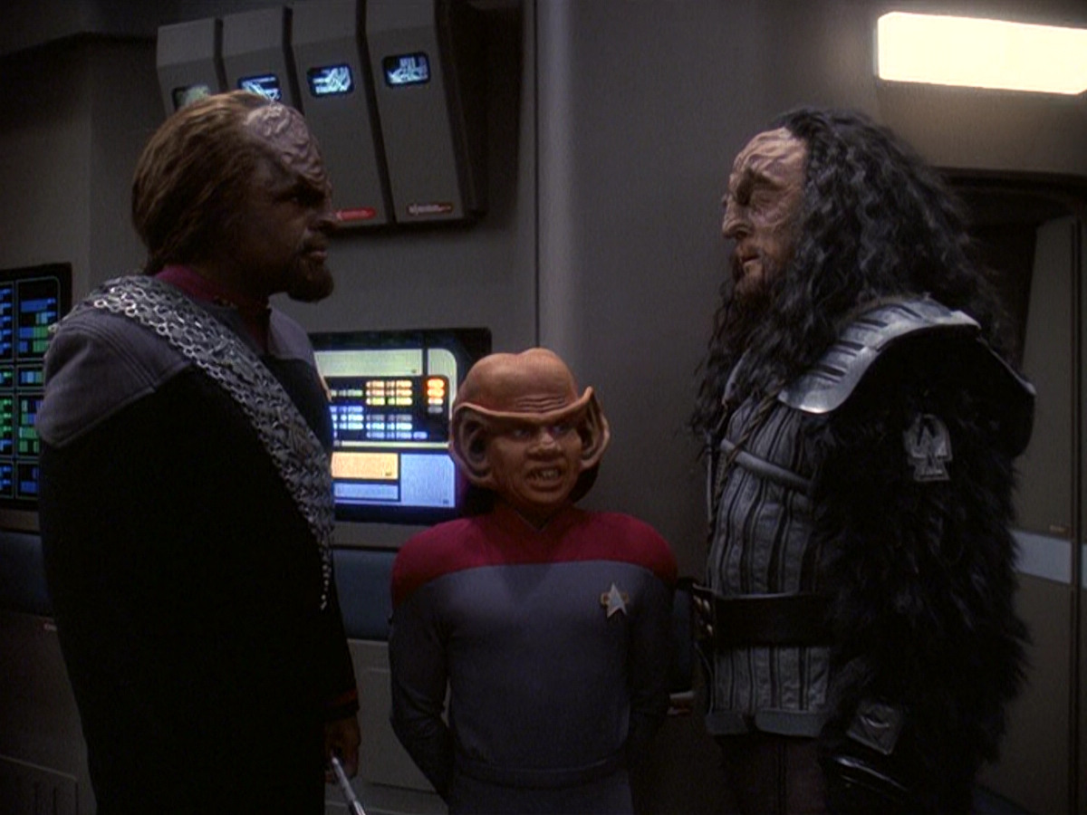 extant_StarTrek_DS9_5x21-SoldiersOfTheEmpire_00203.jpg