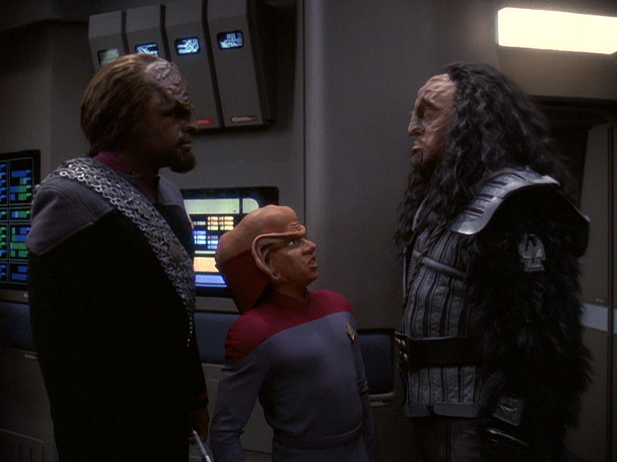 extant_StarTrek_DS9_5x21-SoldiersOfTheEmpire_00205.jpg