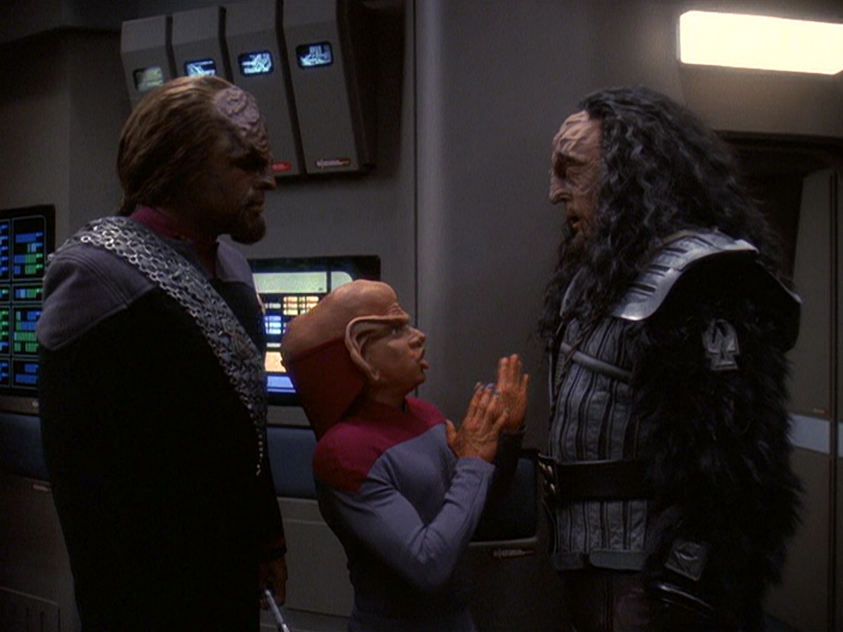 extant_StarTrek_DS9_5x21-SoldiersOfTheEmpire_00208.jpg